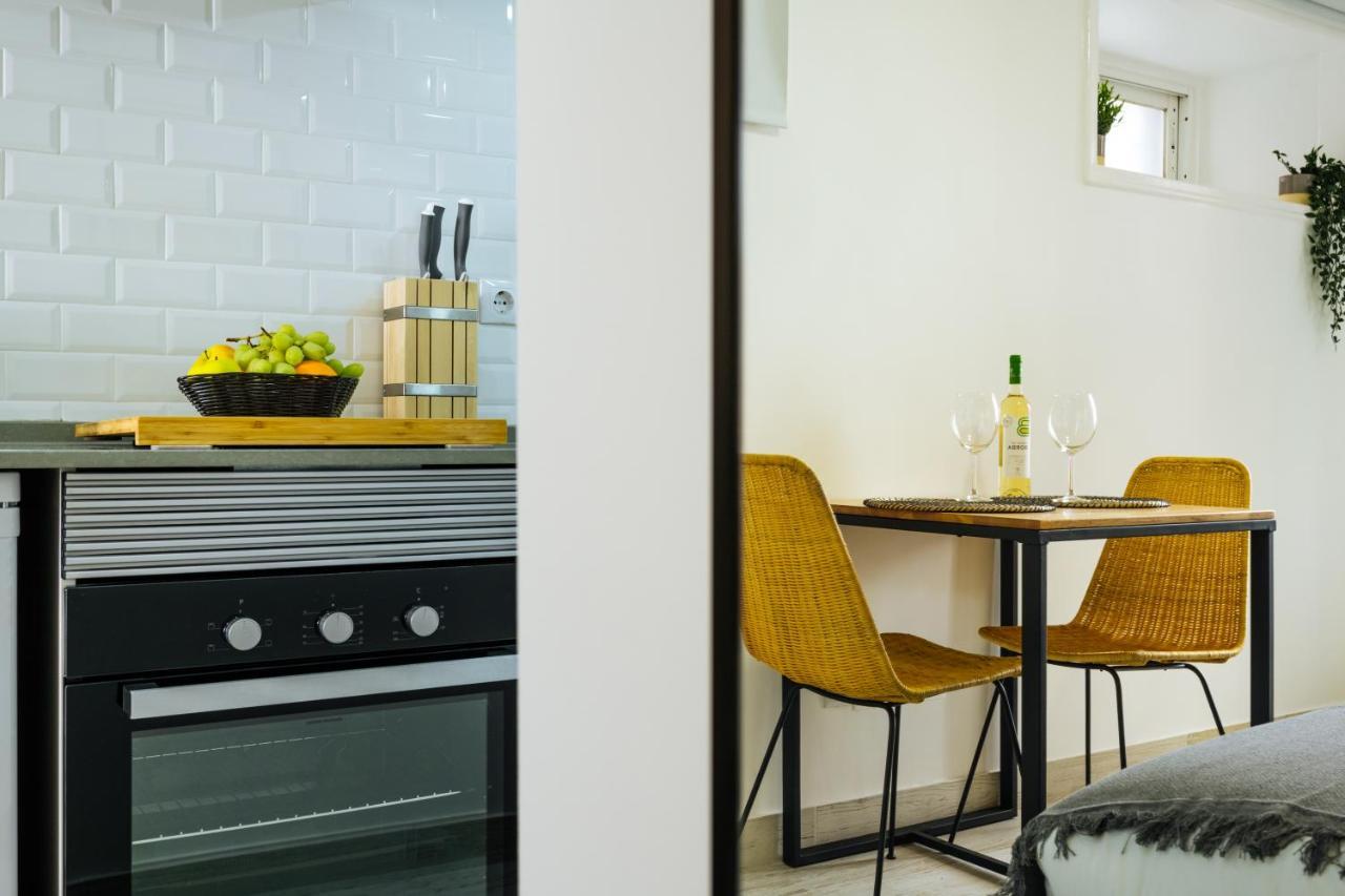 Cozy & Small Studio In The Center Lisbon Bagian luar foto