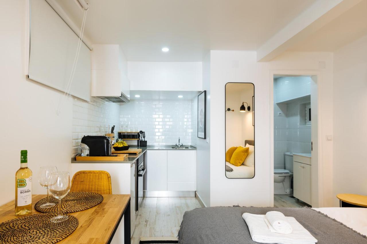 Cozy & Small Studio In The Center Lisbon Bagian luar foto