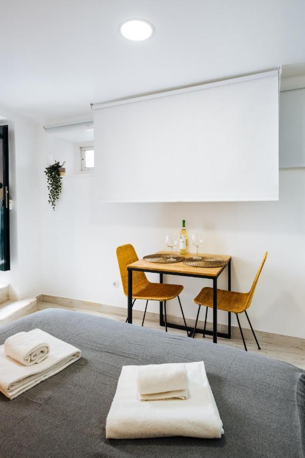 Cozy & Small Studio In The Center Lisbon Bagian luar foto