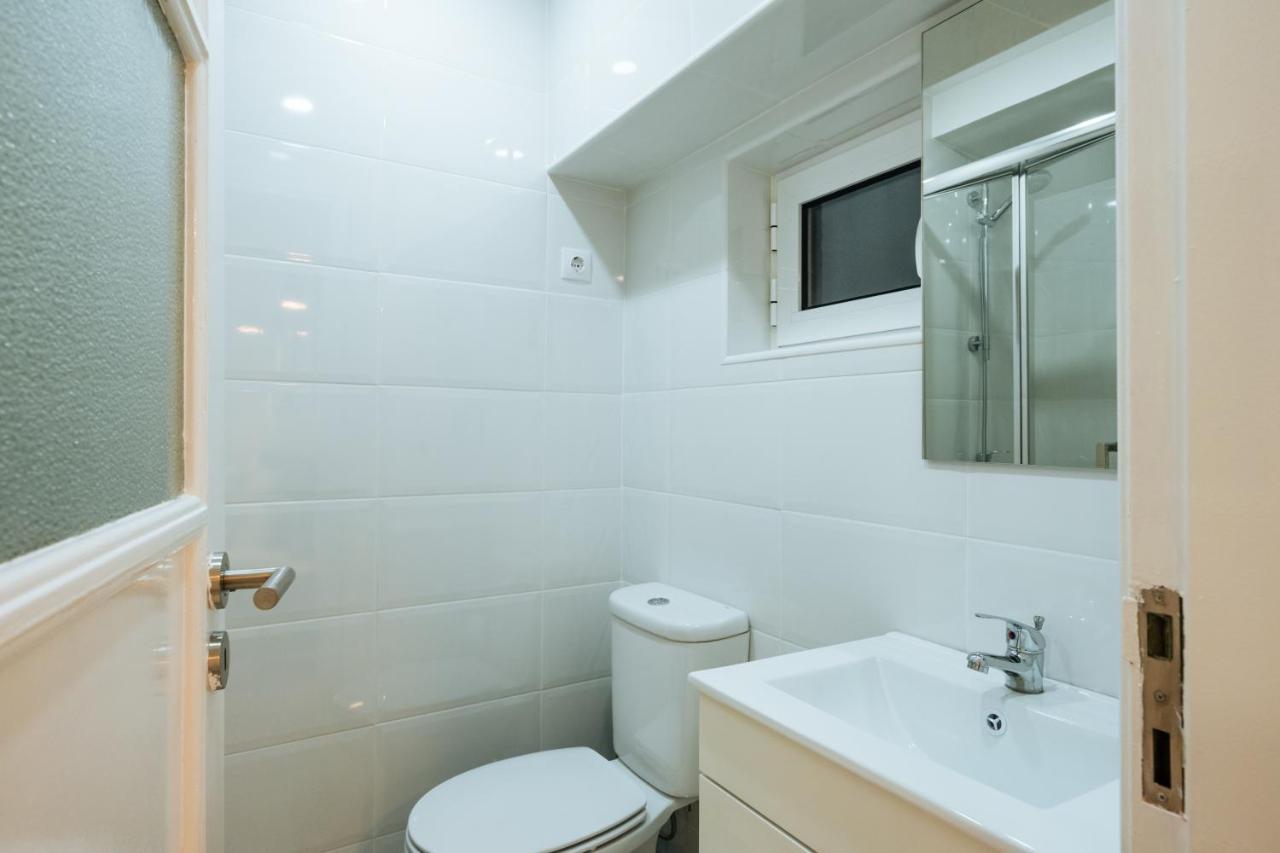 Cozy & Small Studio In The Center Lisbon Bagian luar foto